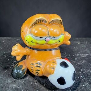 Vintage Garfield Soccer Ball Ceramic Figurine Enesco 1978 Korea Orange Cat VTG